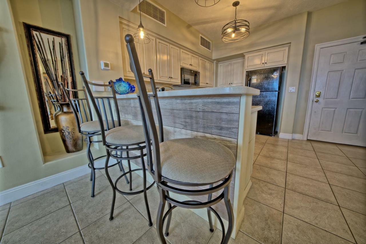 Luxurious High-rise With Direct Access & Beachside Pool - Unit 2105 *