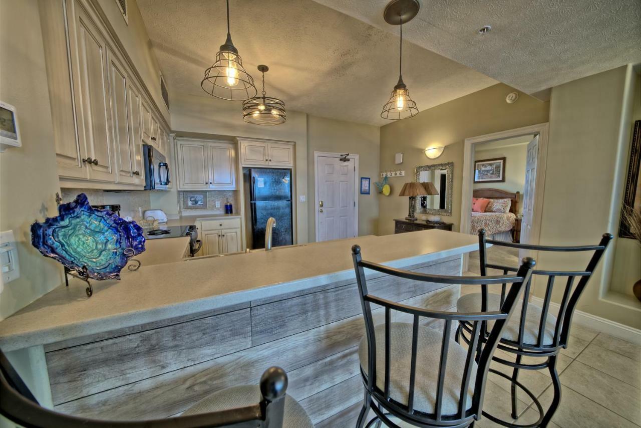 Luxurious High-rise With Direct Access & Beachside Pool - Unit 2105