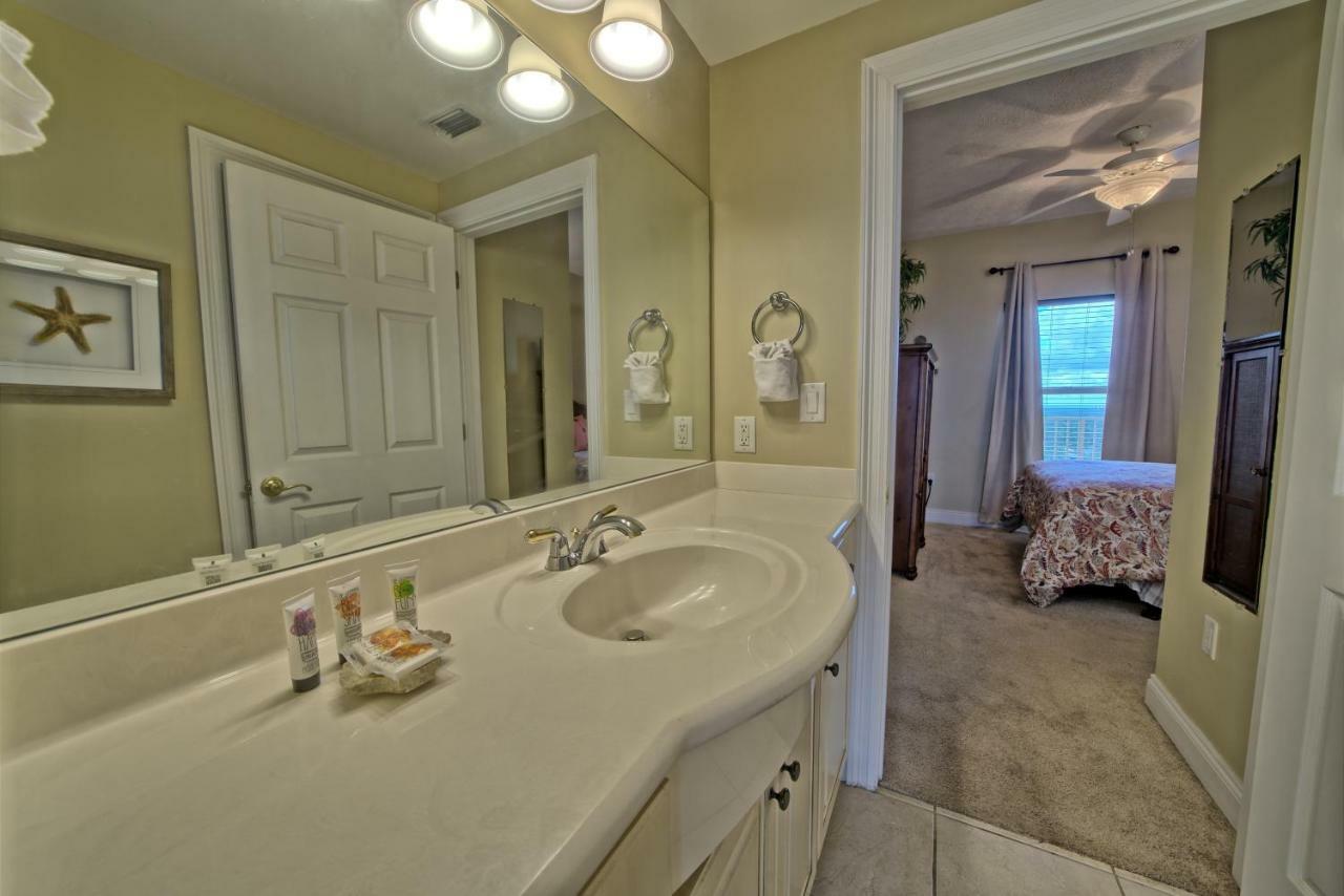 Apartment Luxurious High-rise With Direct Access & Beachside Pool - Unit 2105 *